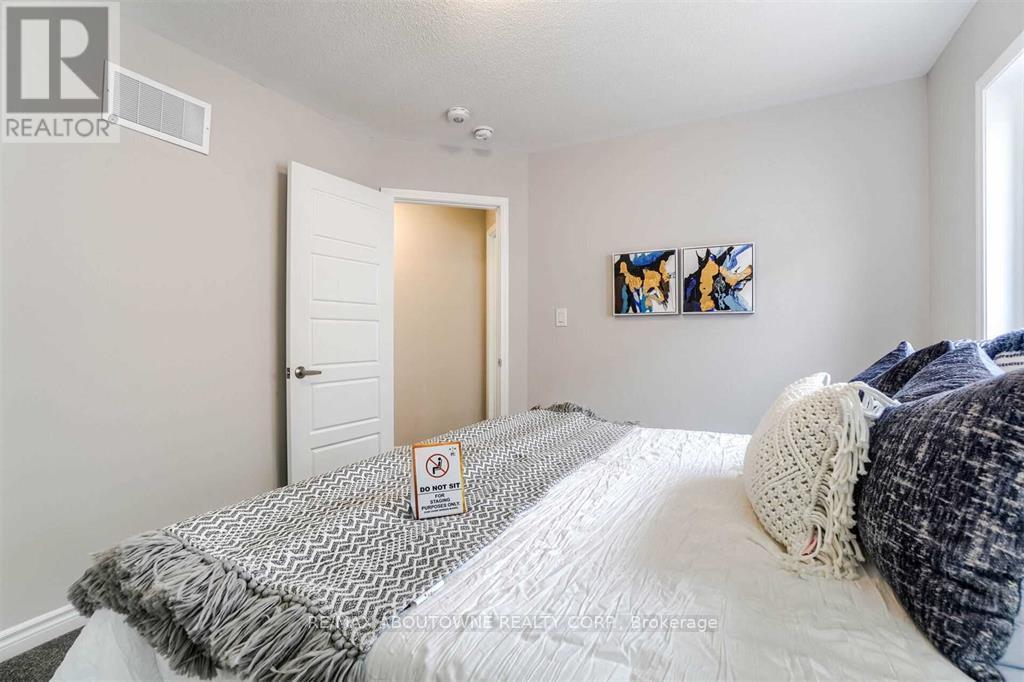 1914 Thames Circle, Milton, Ontario  L9E 1Y9 - Photo 34 - W12560104