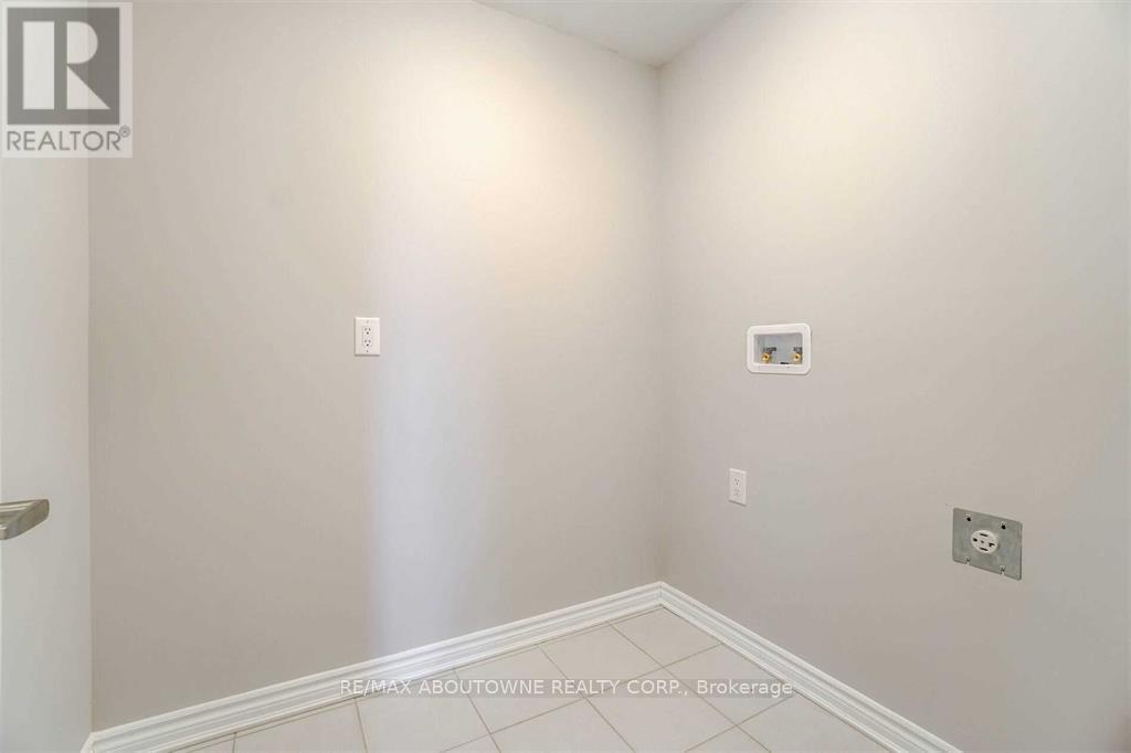 1914 Thames Circle, Milton, Ontario  L9E 1Y9 - Photo 39 - W12560104