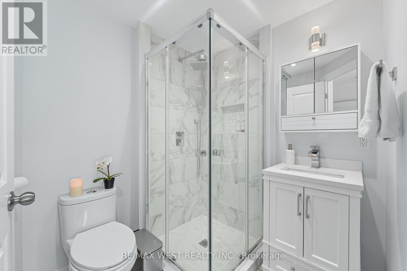 204 Jeffcoat Drive, Toronto, Ontario  M9W 3C9 - Photo 17 - W12560122