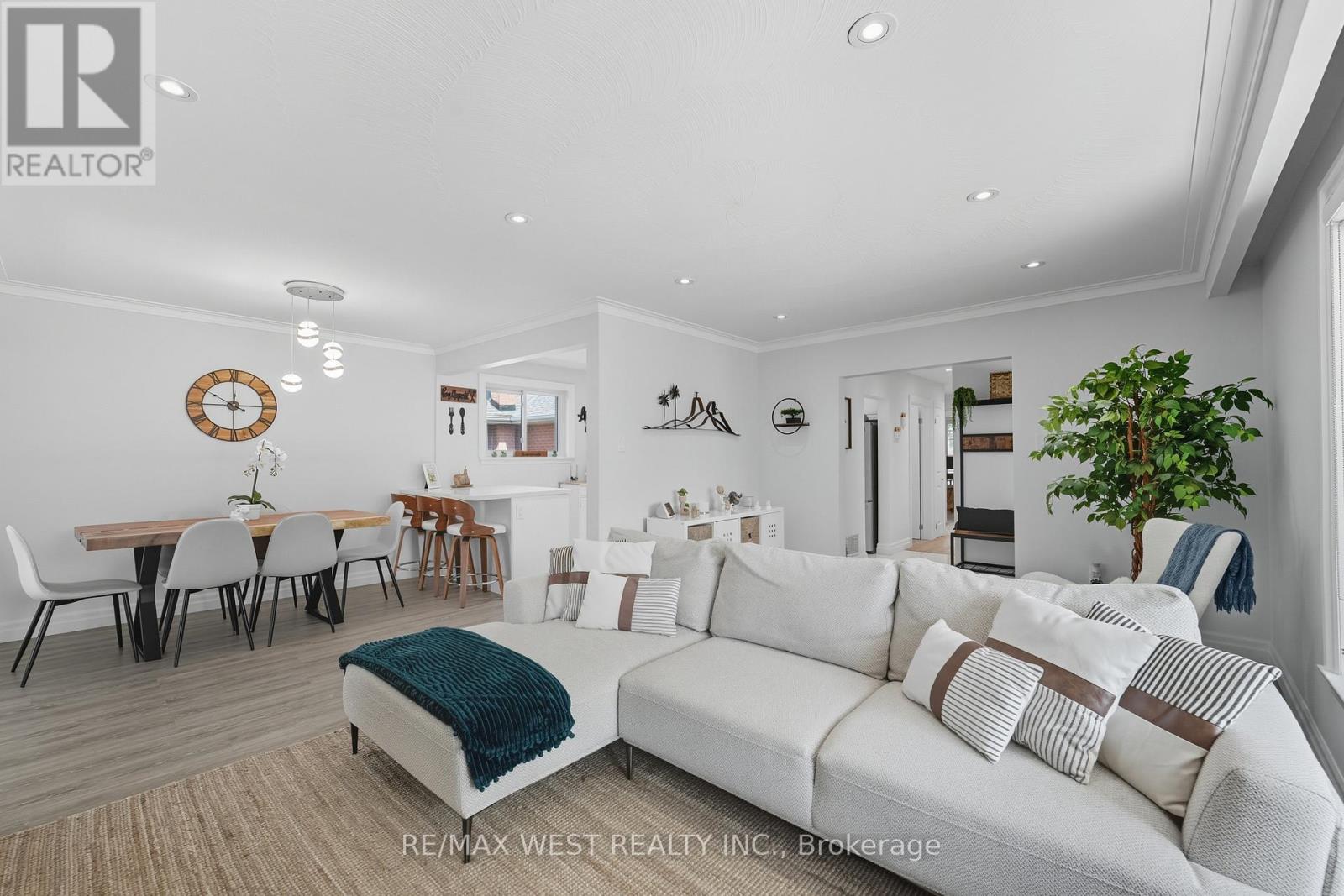 204 Jeffcoat Drive, Toronto, Ontario  M9W 3C9 - Photo 4 - W12560122