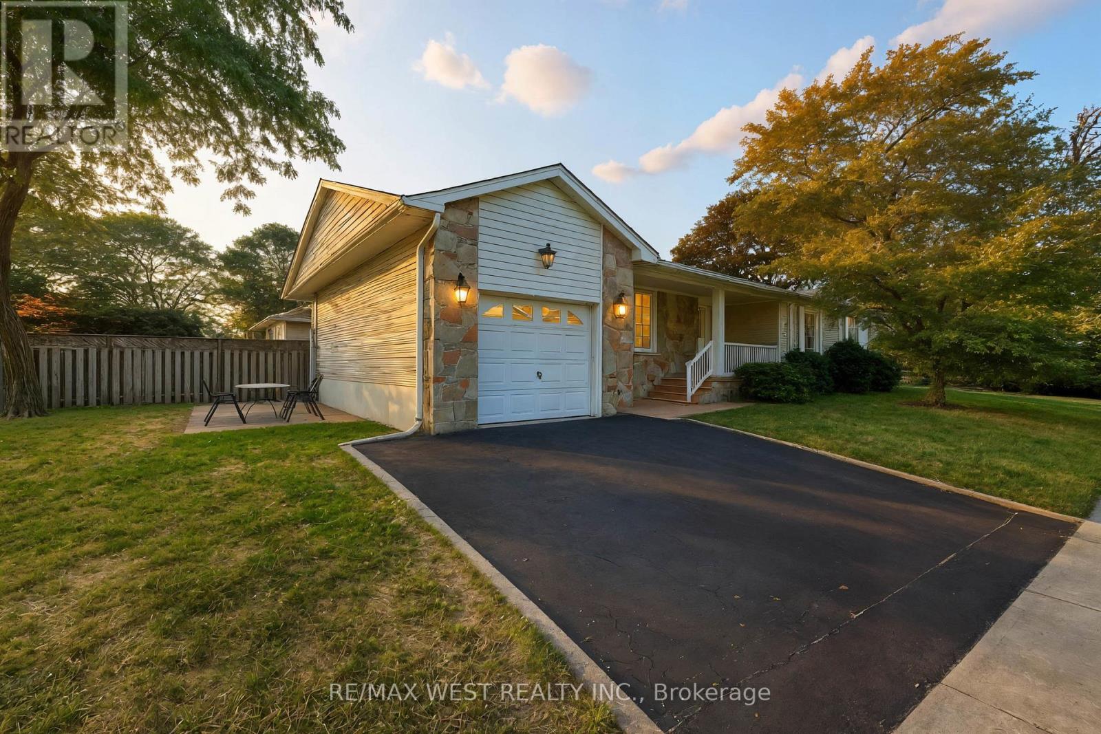 204 Jeffcoat Drive, Toronto, Ontario  M9W 3C9 - Photo 45 - W12560122