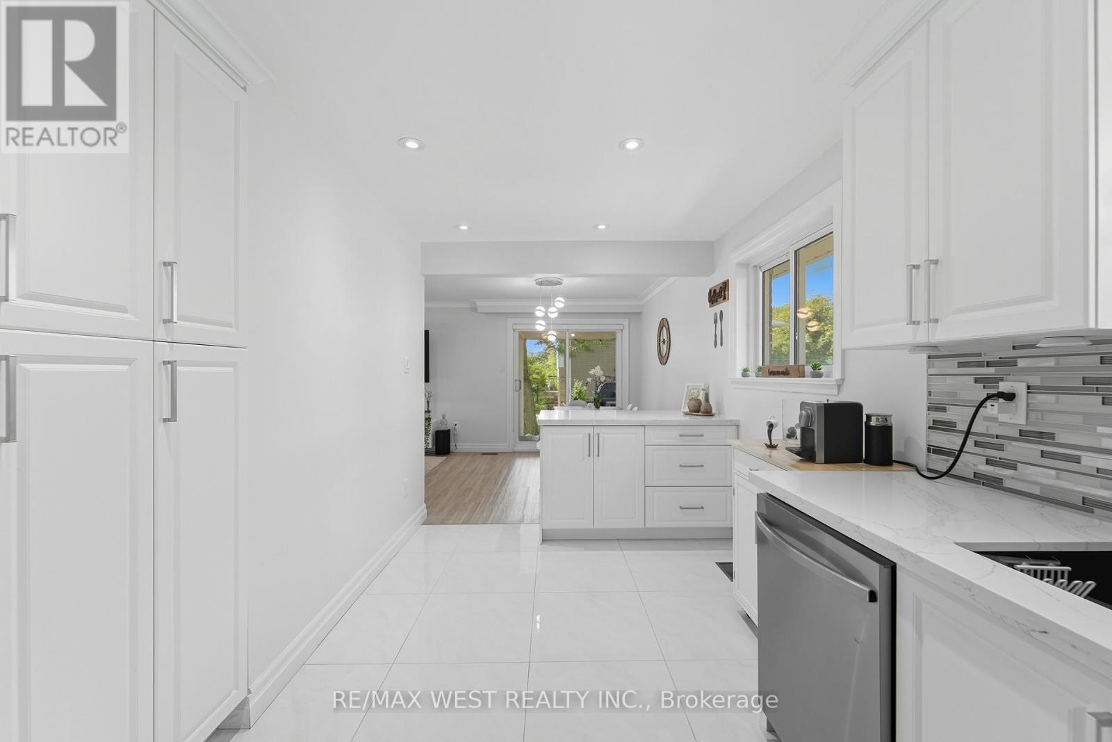 204 Jeffcoat Drive, Toronto, Ontario  M9W 3C9 - Photo 6 - W12560122