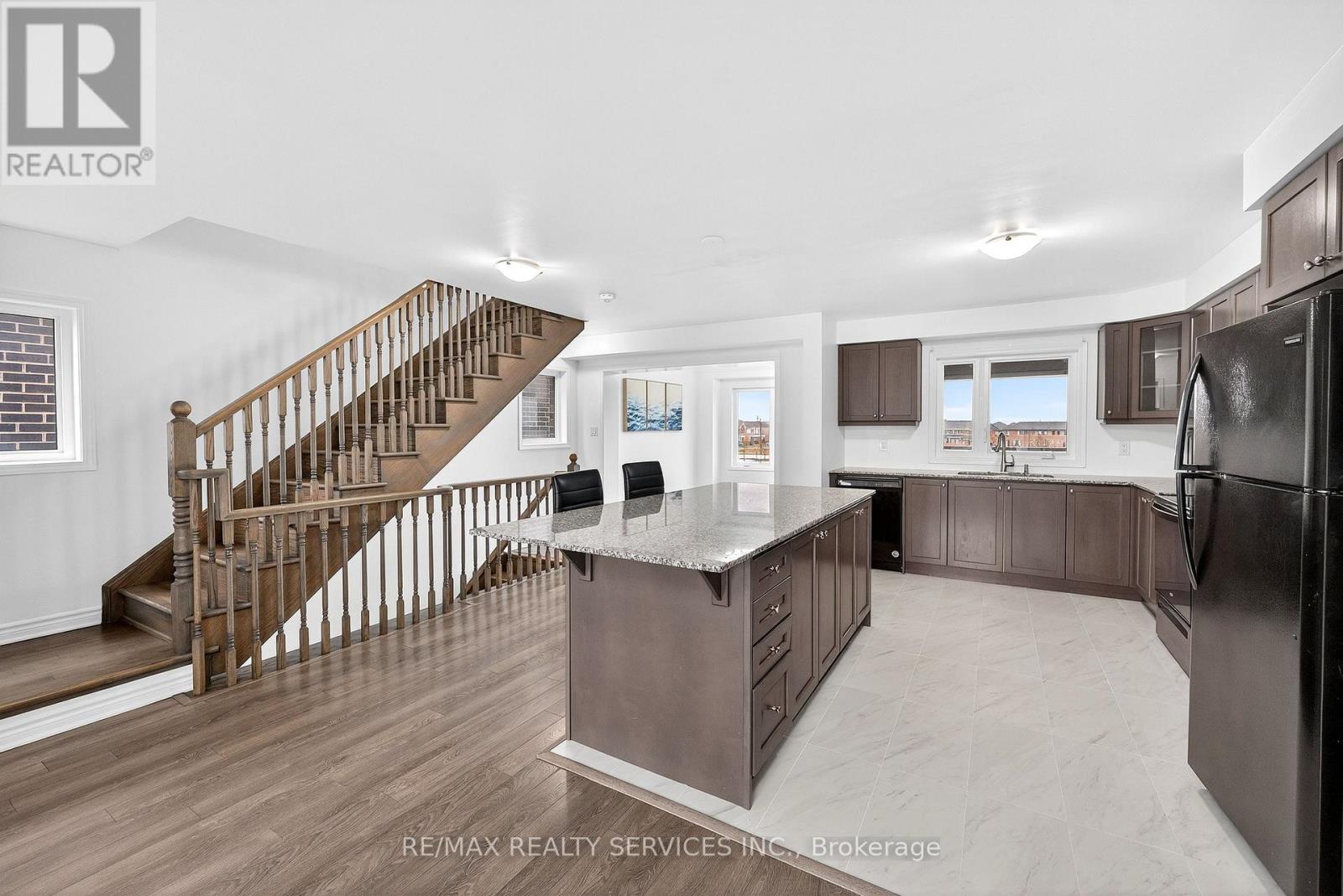 38 Divers Road, Brampton, Ontario  L7A 5C9 - Photo 14 - W12560126