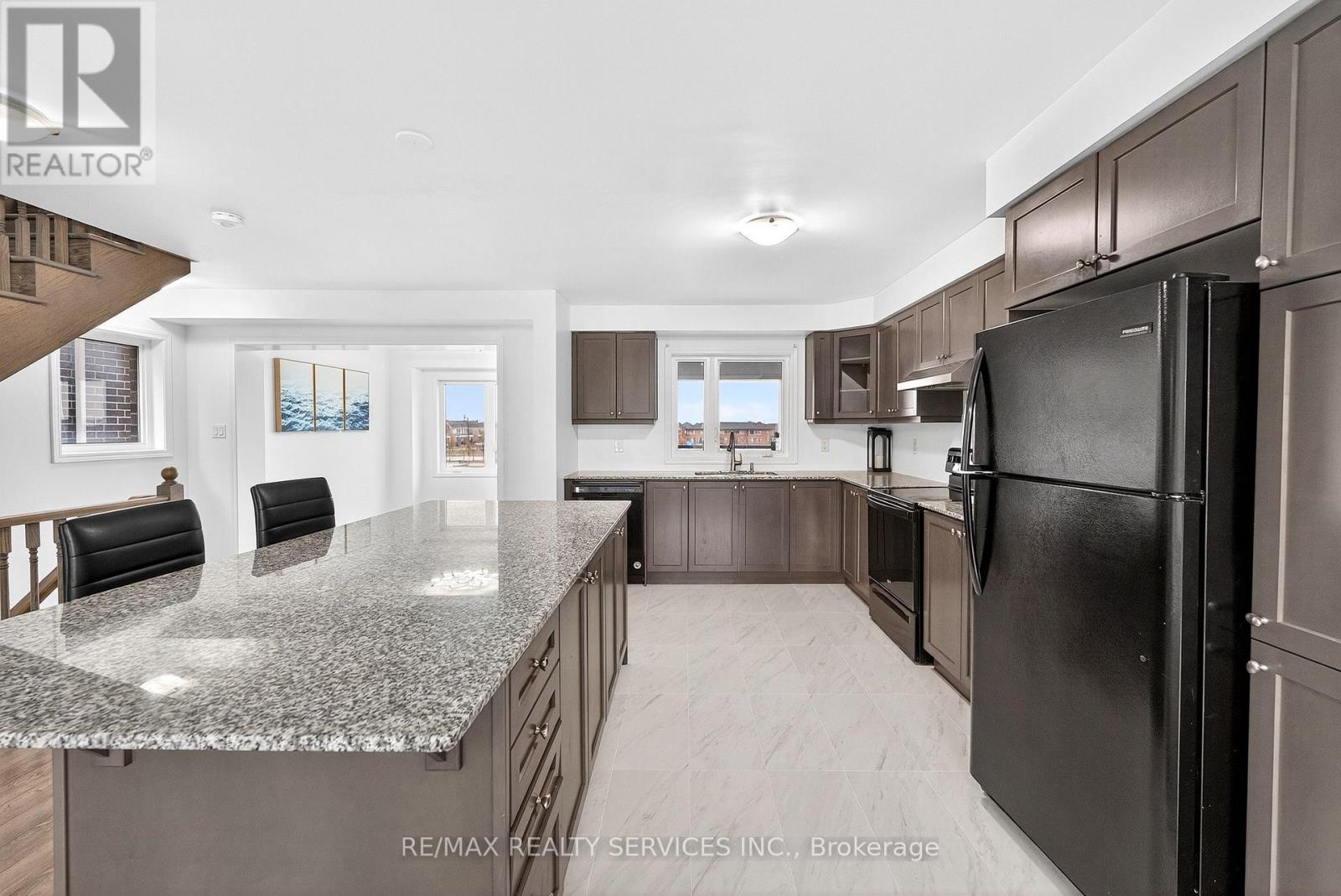 38 Divers Road, Brampton, Ontario  L7A 5C9 - Photo 15 - W12560126