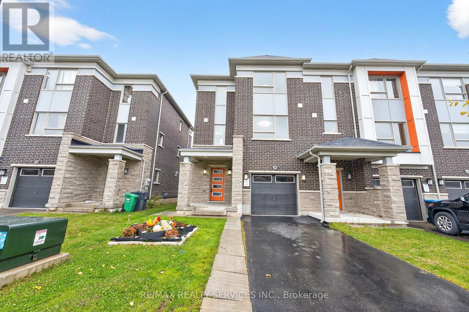 38 Divers Road, Brampton, Ontario  L7A 5C9 - Photo 2 - W12560126