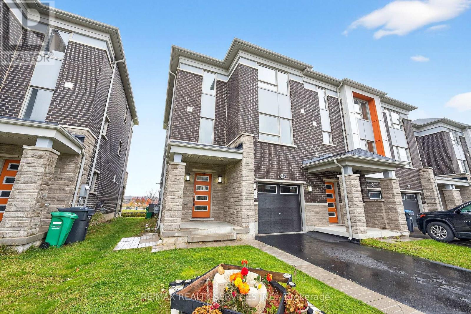 38 Divers Road, Brampton, Ontario  L7A 5C9 - Photo 4 - W12560126