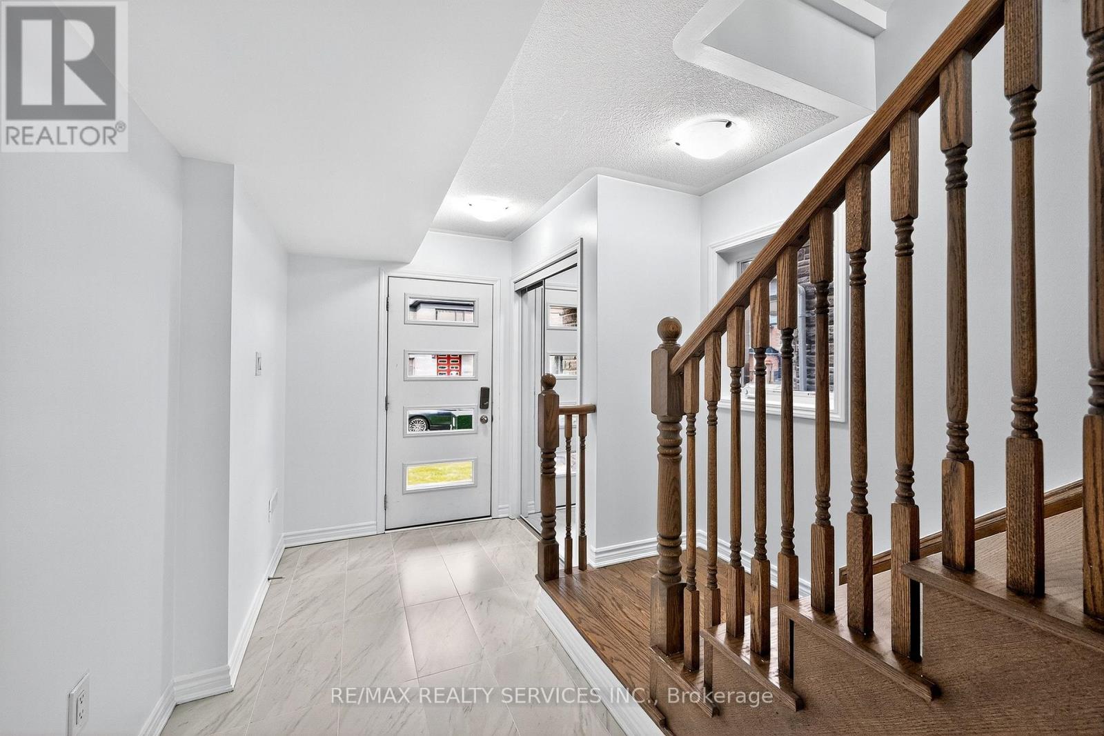 38 Divers Road, Brampton, Ontario  L7A 5C9 - Photo 7 - W12560126