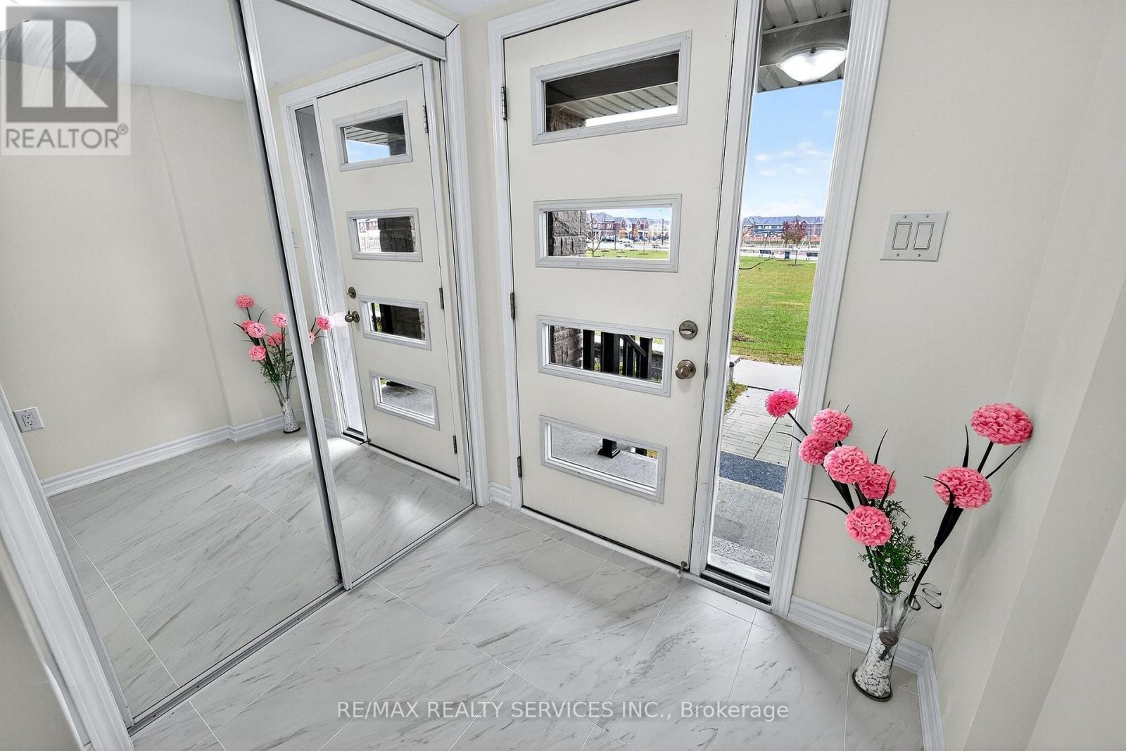 38 Divers Road, Brampton, Ontario  L7A 5C9 - Photo 9 - W12560126