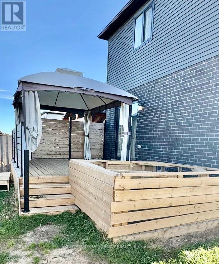 19 Alexander Circle, Strathroy-Caradoc, Ontario  N7G 0B4 - Photo 30 - X12535950