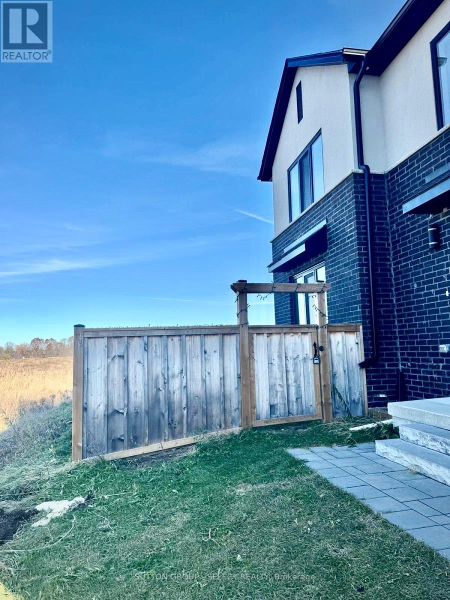 19 Alexander Circle, Strathroy-Caradoc, Ontario  N7G 0B4 - Photo 33 - X12535950