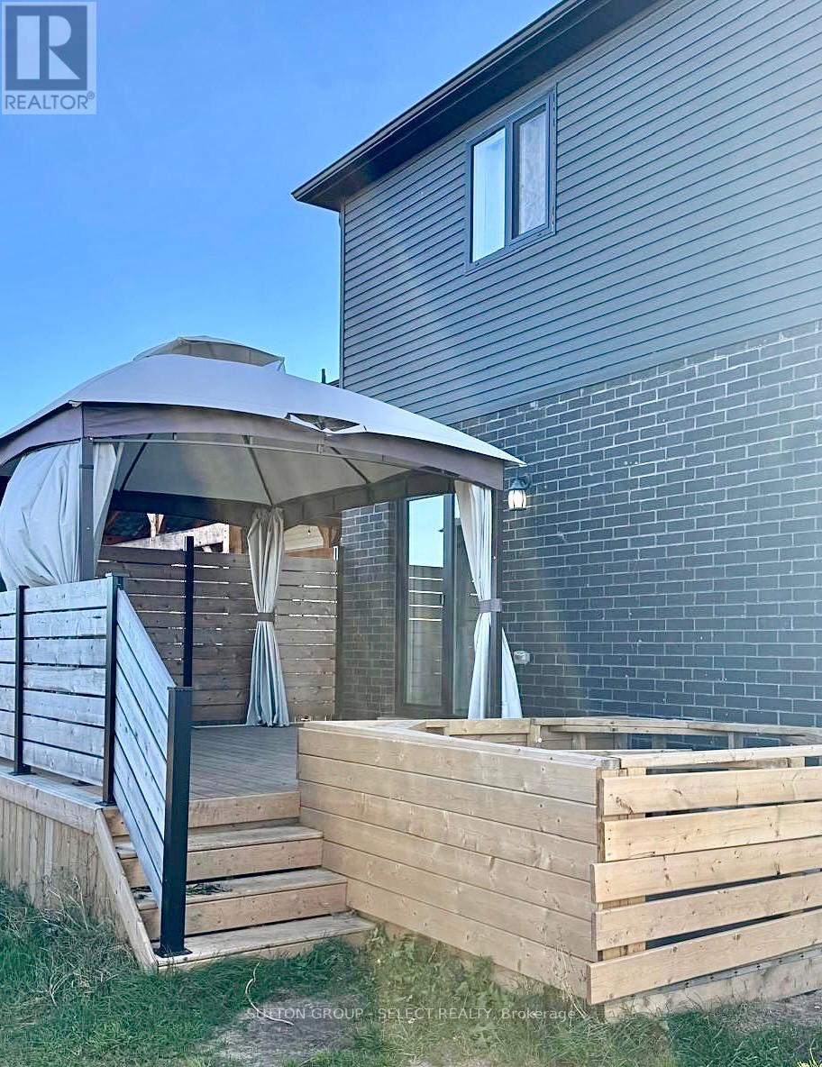 19 Alexander Circle, Strathroy-Caradoc, Ontario  N7G 0B4 - Photo 31 - X12535950