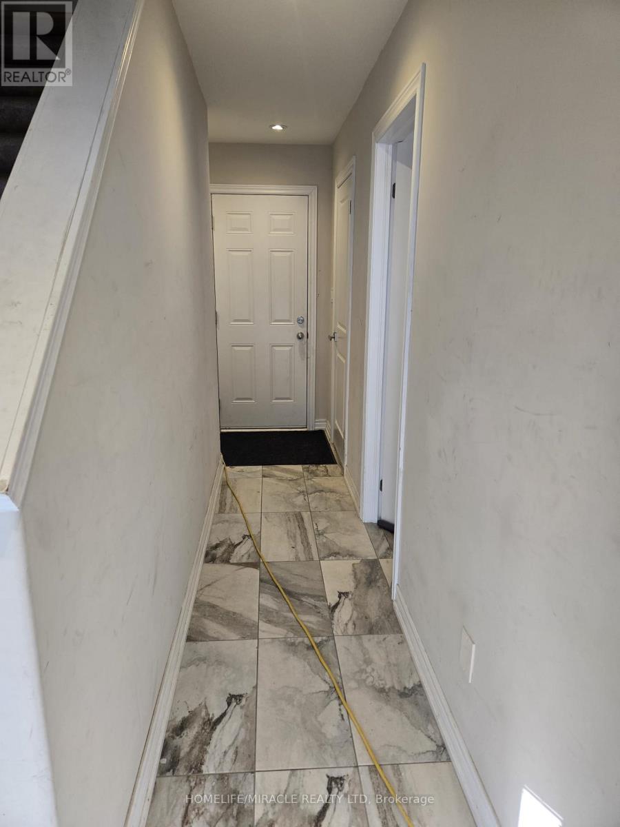 27 - 1 Leggott Avenue, Barrie, Ontario  L4M 0K7 - Photo 4 - S12499108