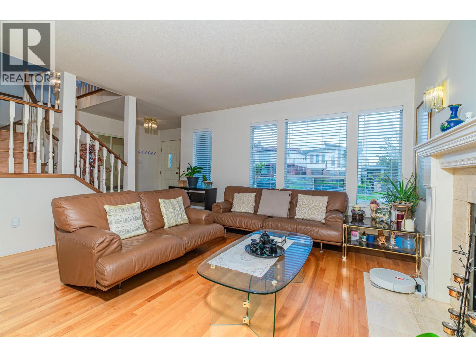 111 Grosvenor Avenue, Burnaby, British Columbia  V5B 3N7 - Photo 6 - R3068830