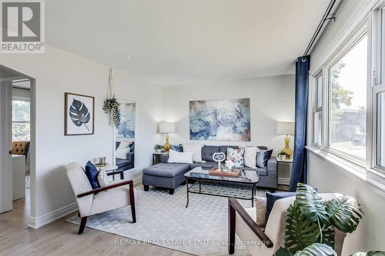 25 Hayes Avenue, Hamilton, Ontario  L8H 1M3 - Photo 3 - X12559984