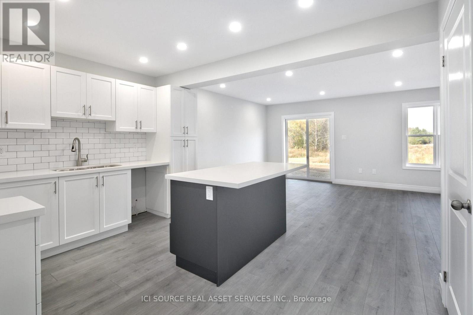 680 Wild Rose Drive, Gravenhurst, Ontario  P1P 0B4 - Photo 2 - X12560016