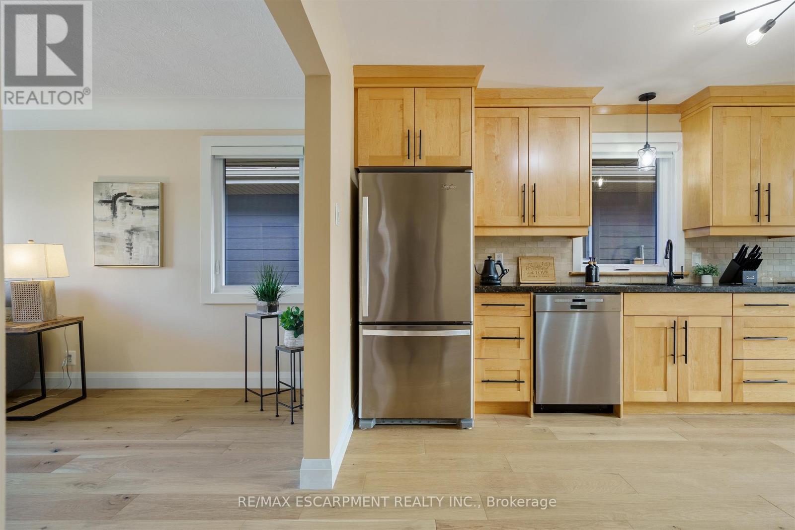 11 Mcmaster Avenue, Hamilton, Ontario  L9H 4M6 - Photo 15 - X12560078