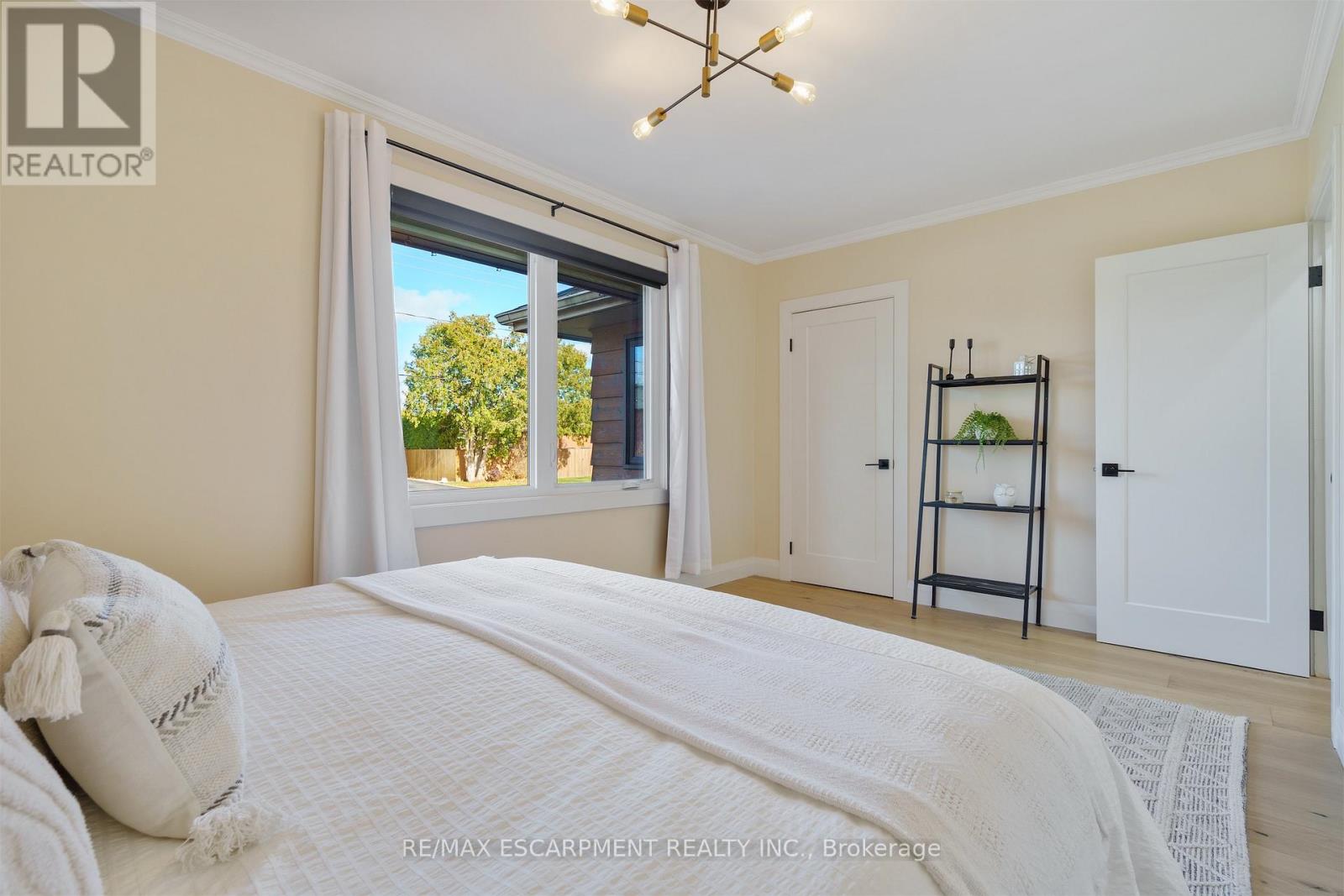 11 Mcmaster Avenue, Hamilton, Ontario  L9H 4M6 - Photo 22 - X12560078