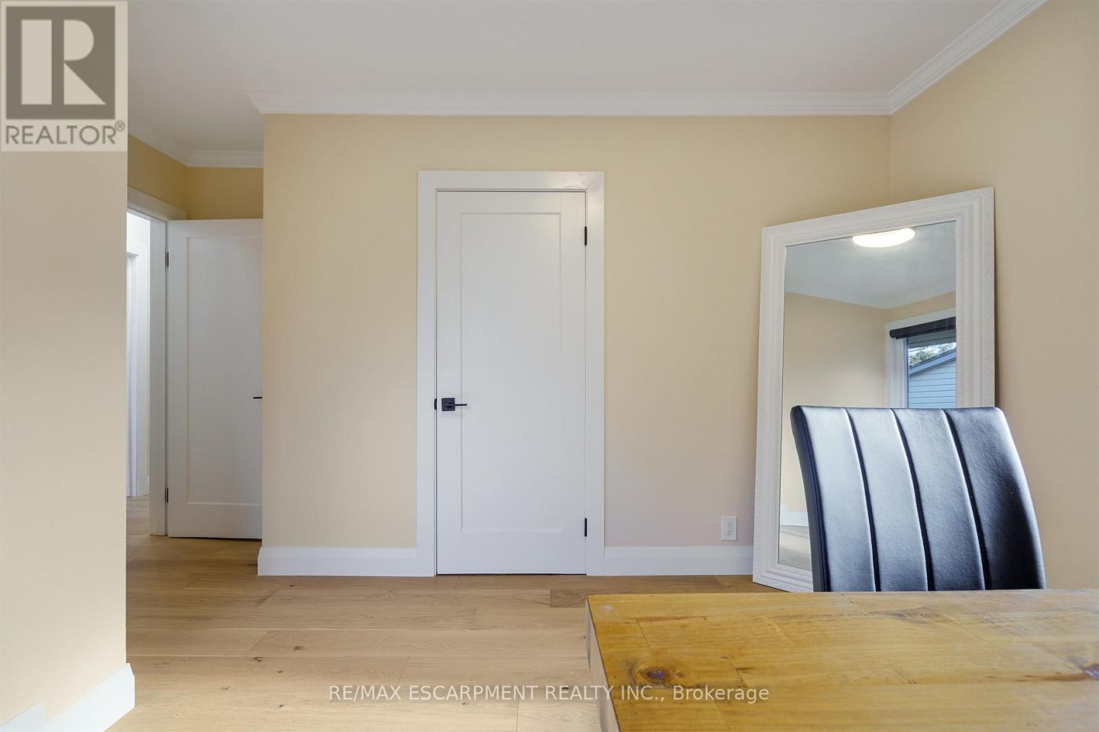 11 Mcmaster Avenue, Hamilton, Ontario  L9H 4M6 - Photo 25 - X12560078