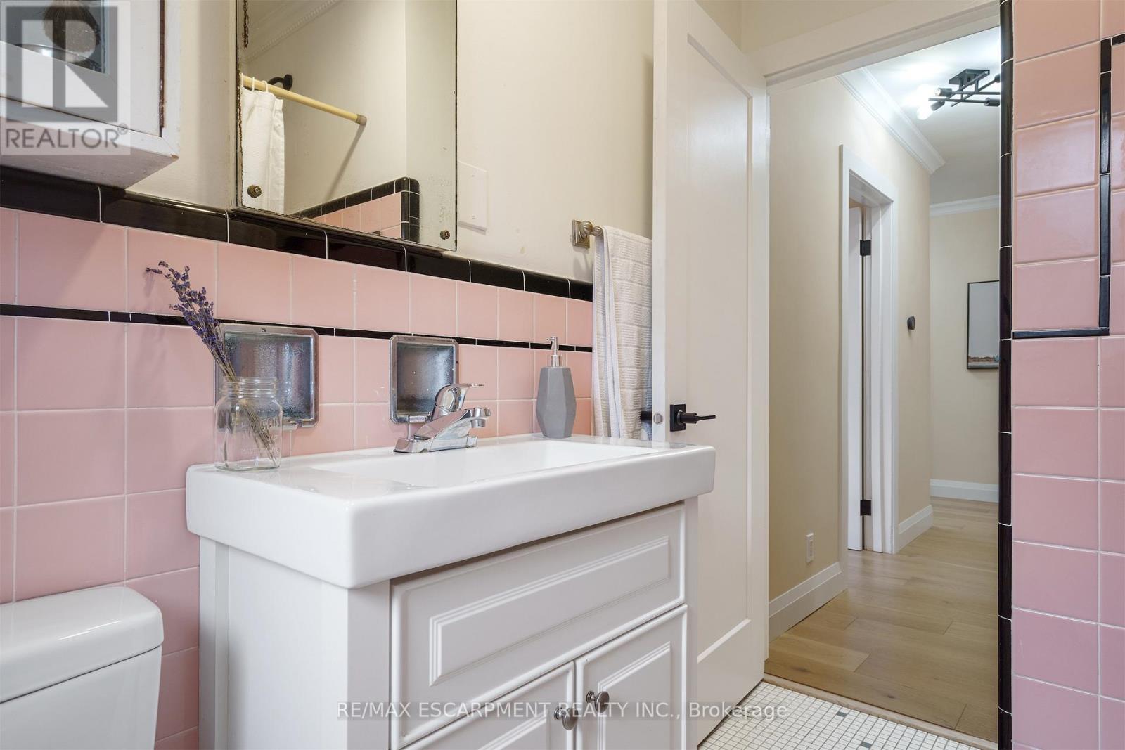 11 Mcmaster Avenue, Hamilton, Ontario  L9H 4M6 - Photo 28 - X12560078