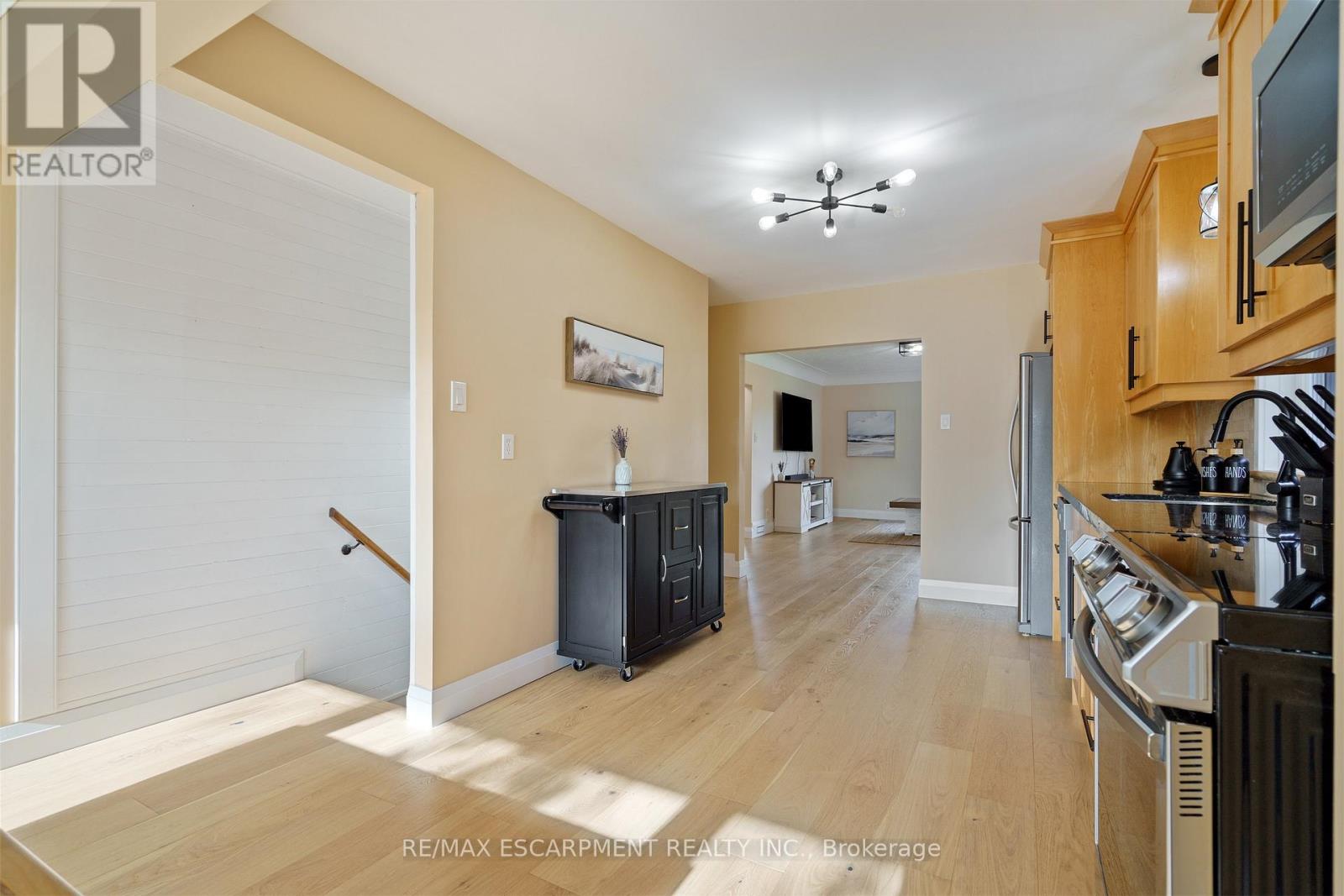 11 Mcmaster Avenue, Hamilton, Ontario  L9H 4M6 - Photo 30 - X12560078