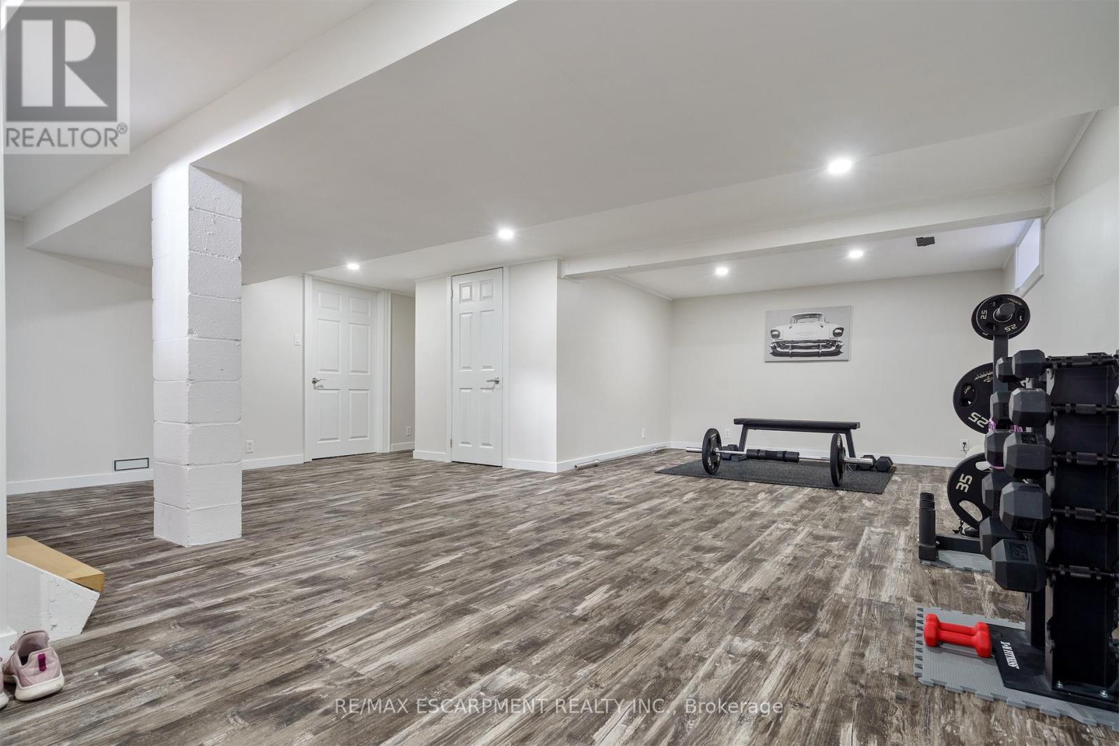 11 Mcmaster Avenue, Hamilton, Ontario  L9H 4M6 - Photo 32 - X12560078