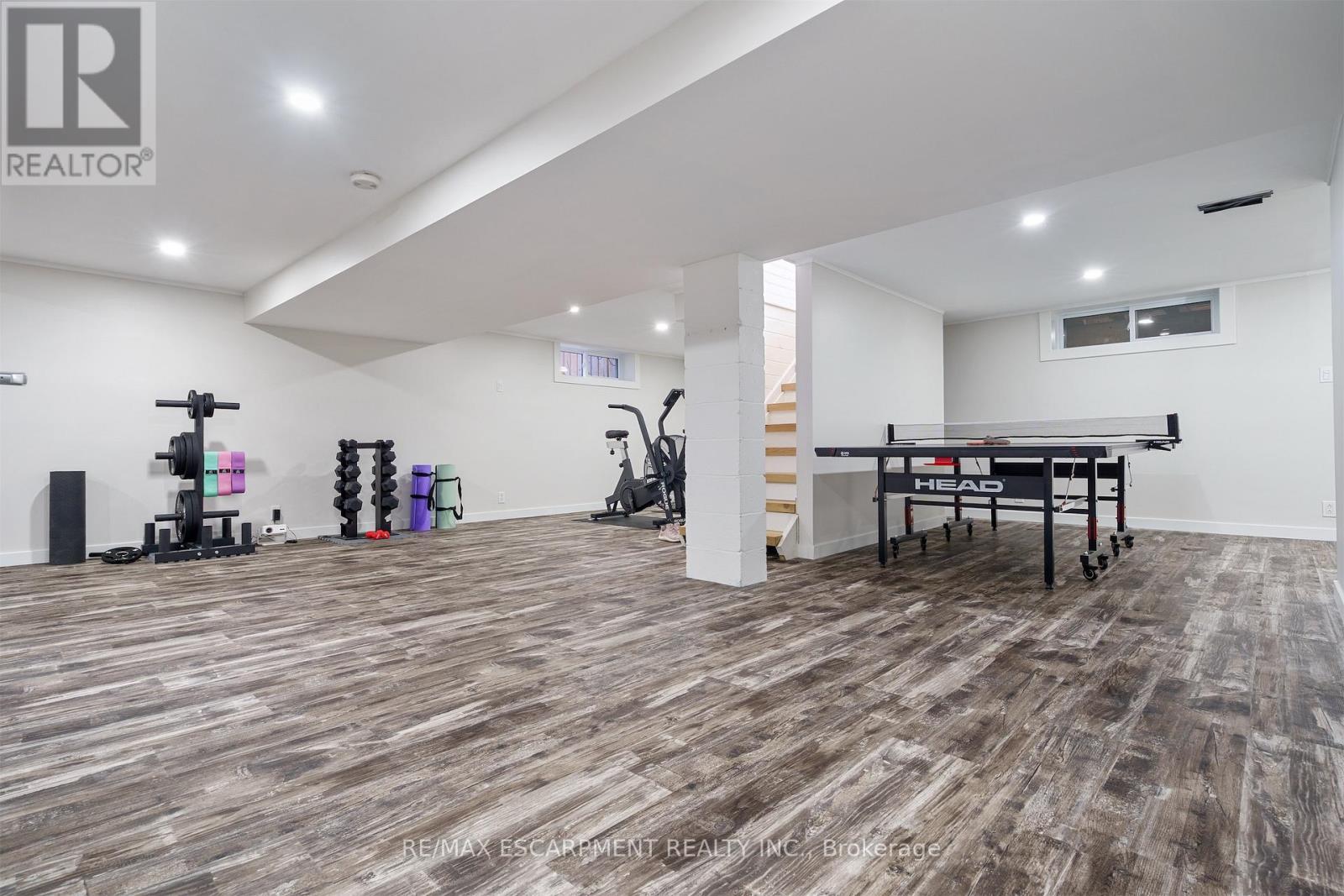 11 Mcmaster Avenue, Hamilton, Ontario  L9H 4M6 - Photo 34 - X12560078