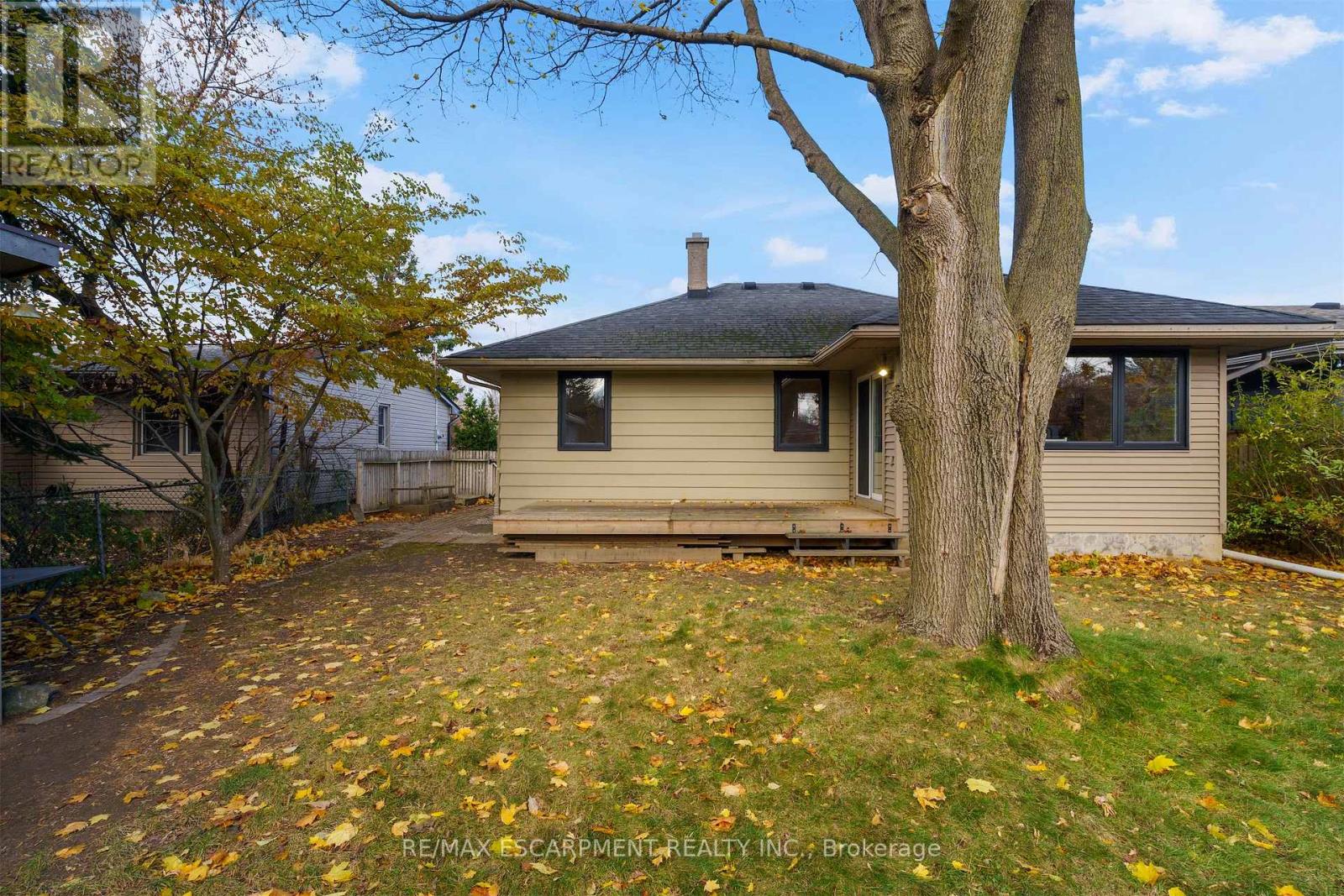 11 Mcmaster Avenue, Hamilton, Ontario  L9H 4M6 - Photo 39 - X12560078