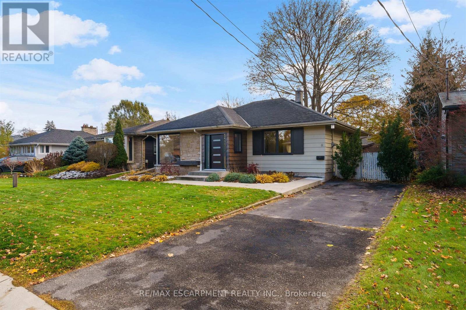11 Mcmaster Avenue, Hamilton, Ontario  L9H 4M6 - Photo 44 - X12560078
