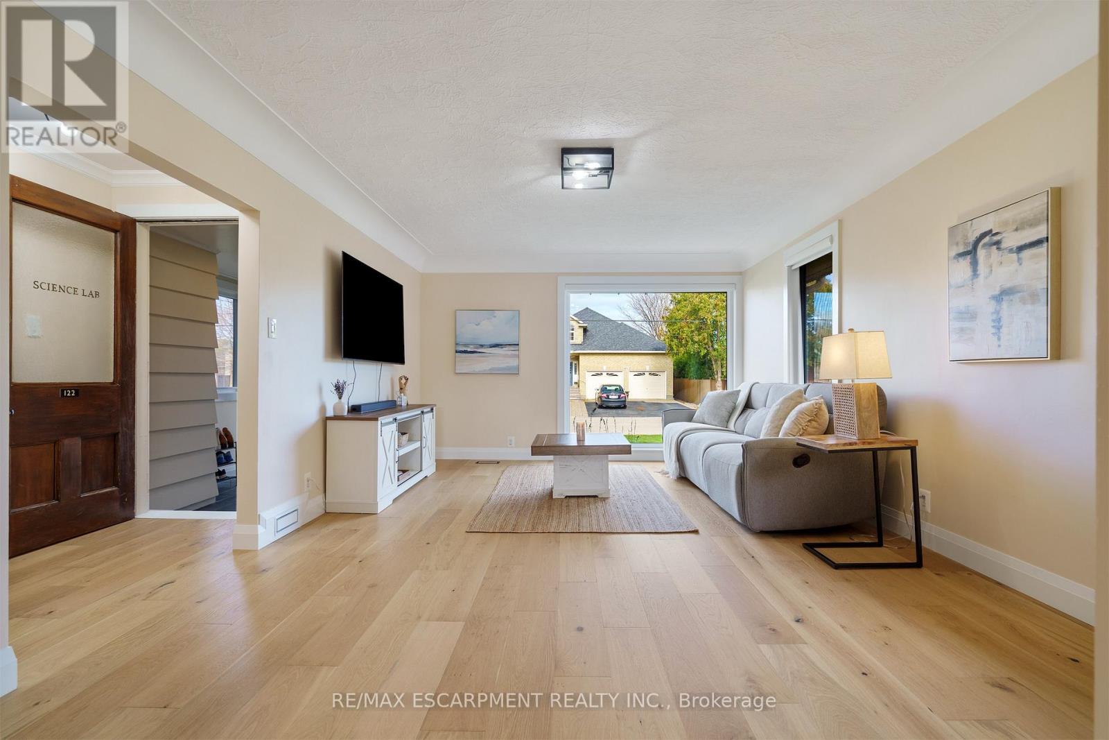 11 Mcmaster Avenue, Hamilton, Ontario  L9H 4M6 - Photo 7 - X12560078