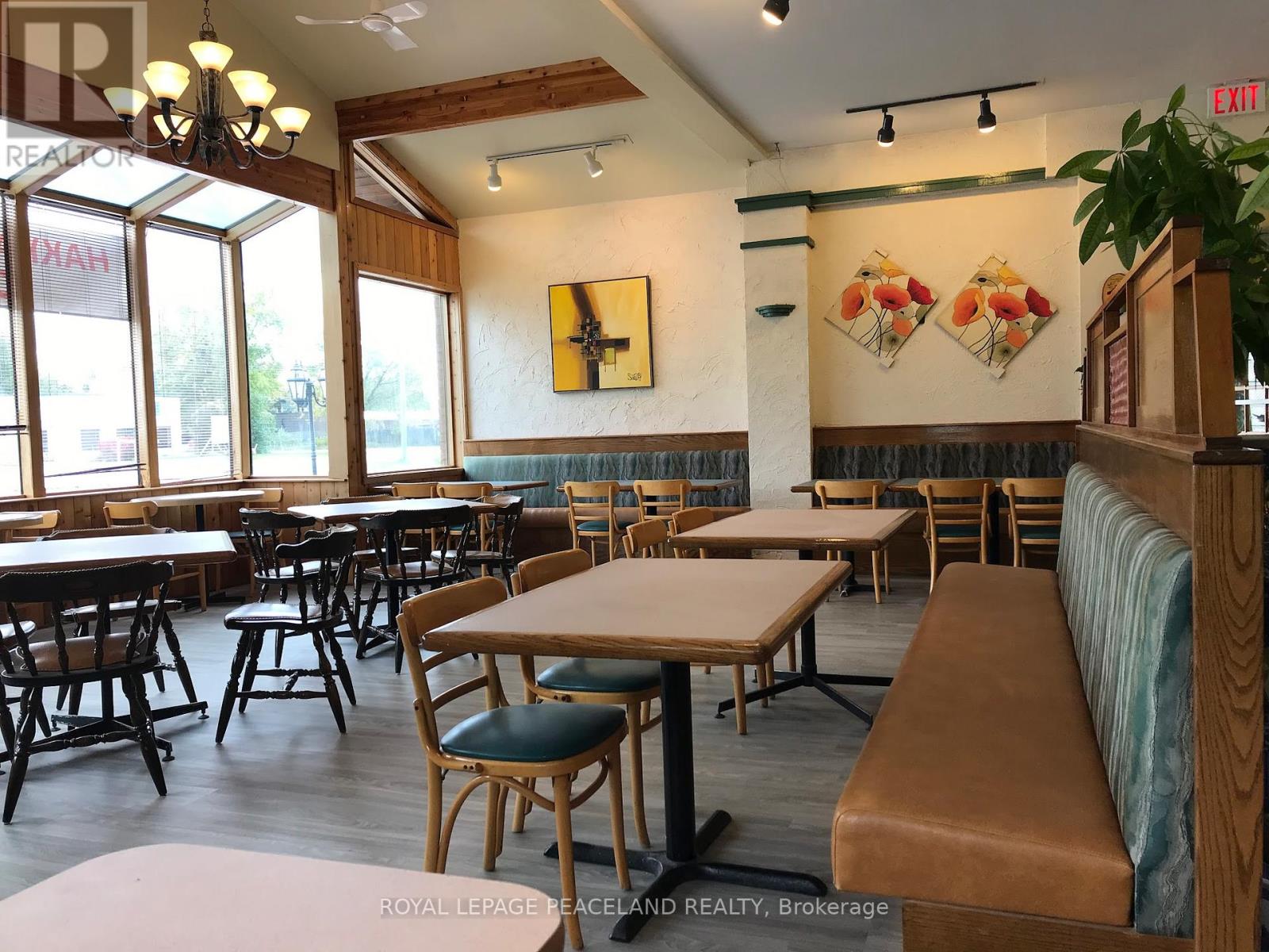 94 King Street E, Lambton Shores, Ontario  N0N 1J0 - Photo 8 - X12560110