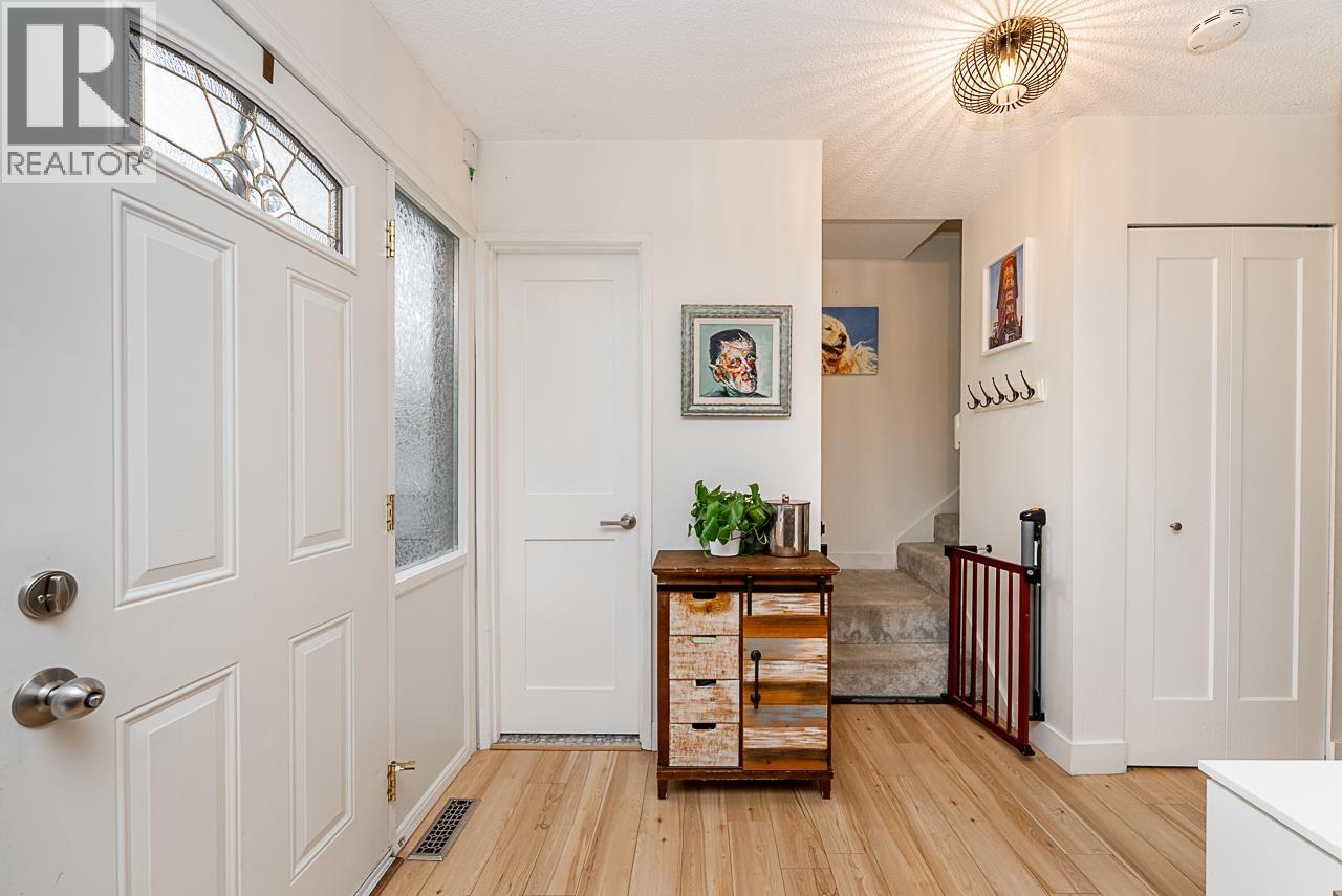 4790 Fernglen Place, Burnaby, British Columbia  V5G 3W1 - Photo 7 - R3068805