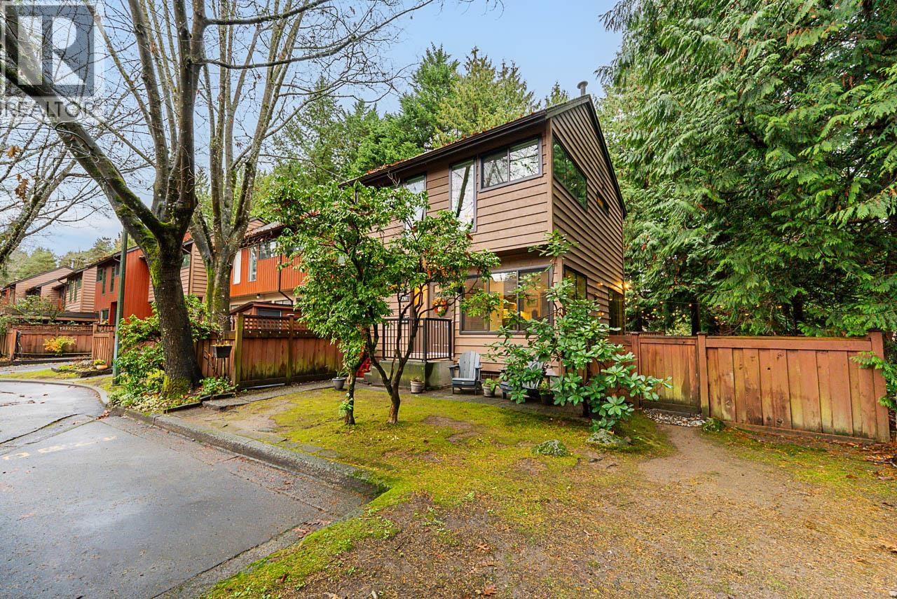 4790 Fernglen Place, Burnaby, British Columbia  V5G 3W1 - Photo 5 - R3068805