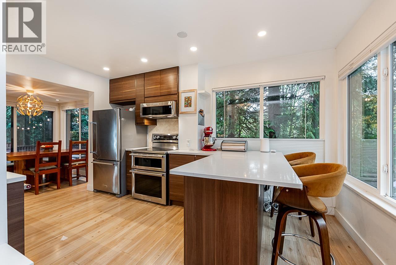 4790 Fernglen Place, Burnaby, British Columbia  V5G 3W1 - Photo 9 - R3068805