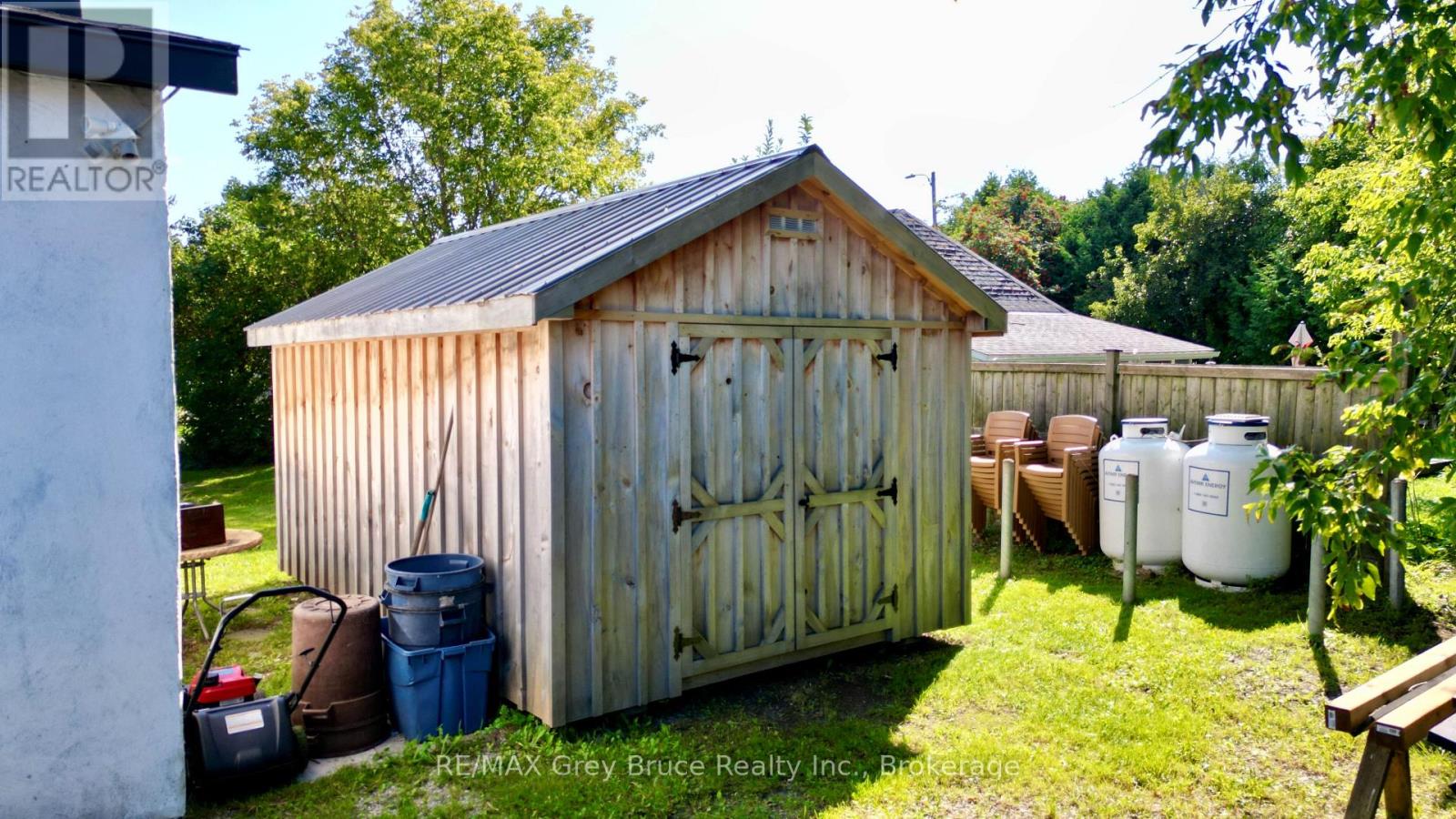 8 Helen Street, Northern Bruce Peninsula, Ontario  N0H 1W0 - Photo 24 - X12378159