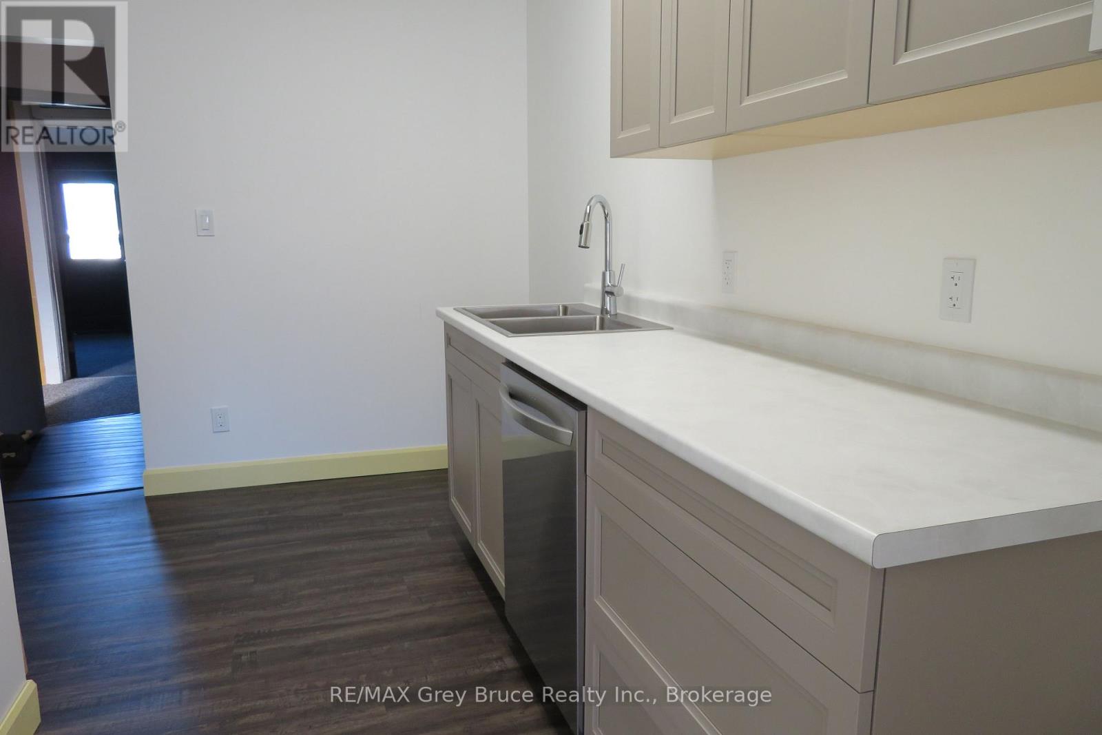 8 Helen Street, Northern Bruce Peninsula, Ontario  N0H 1W0 - Photo 39 - X12378159