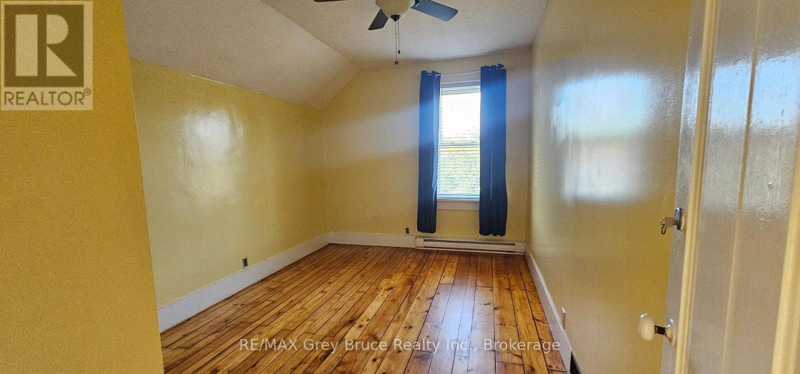 8 Helen Street, Northern Bruce Peninsula, Ontario  N0H 1W0 - Photo 36 - X12378159