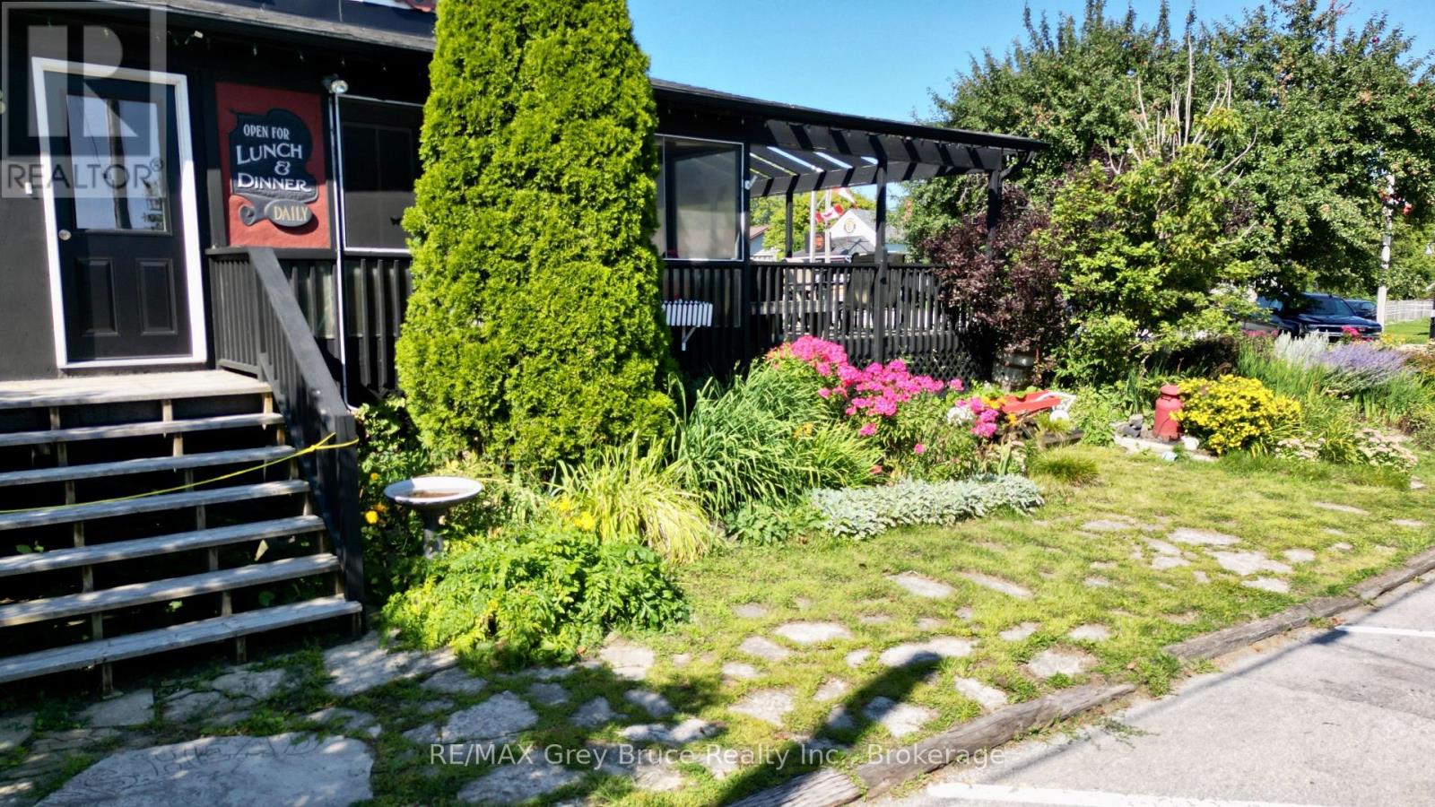 8 Helen Street, Northern Bruce Peninsula, Ontario  N0H 1W0 - Photo 3 - X12378159