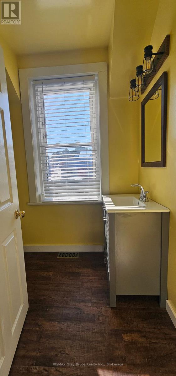 8 Helen Street, Northern Bruce Peninsula, Ontario  N0H 1W0 - Photo 44 - X12378159