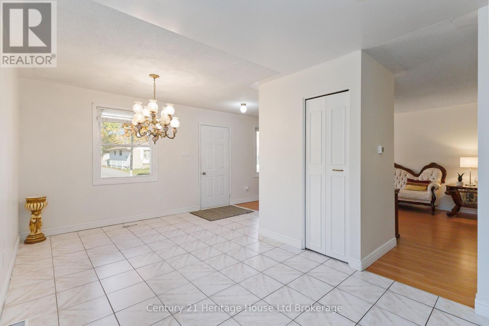 154 Rosamond Crescent, London South, Ontario  N6E 2M9 - Photo 10 - X12560244