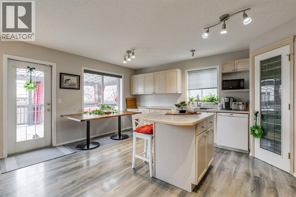 228 Woodhaven Drive, Okotoks, Alberta  T1S 1S7 - Photo 8 - A2270533