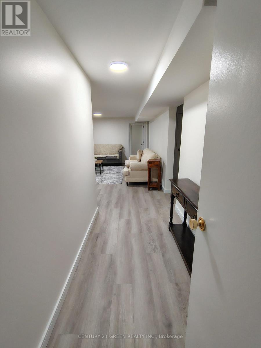 70 Orsett Street, Oakville, Ontario  L6H 2N9 - Photo 4 - W12475272