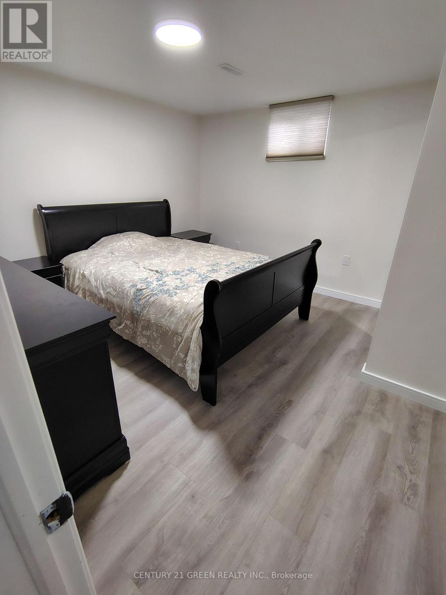 70 Orsett Street, Oakville, Ontario  L6H 2N9 - Photo 7 - W12475272