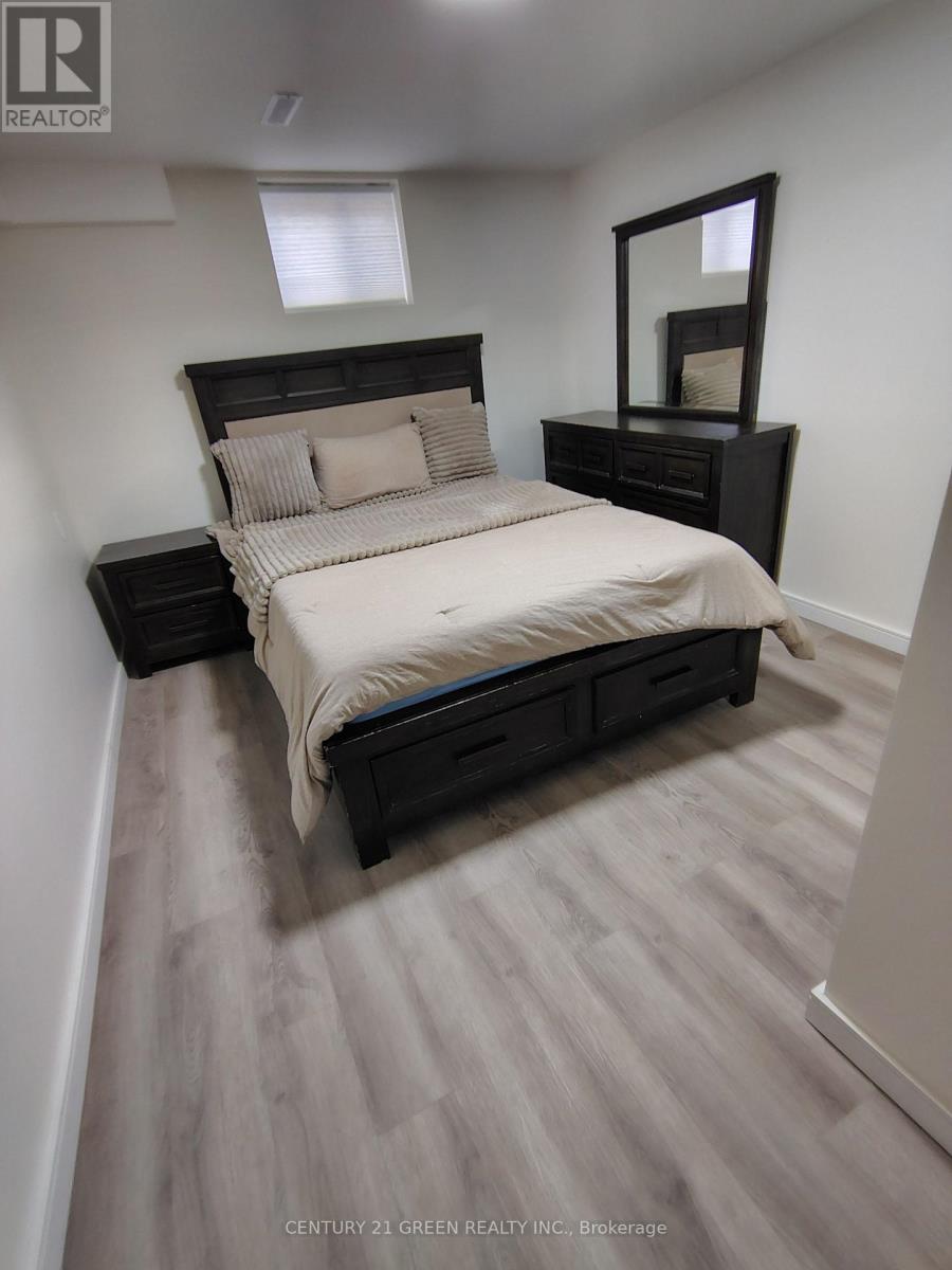 70 Orsett Street, Oakville, Ontario  L6H 2N9 - Photo 8 - W12475272