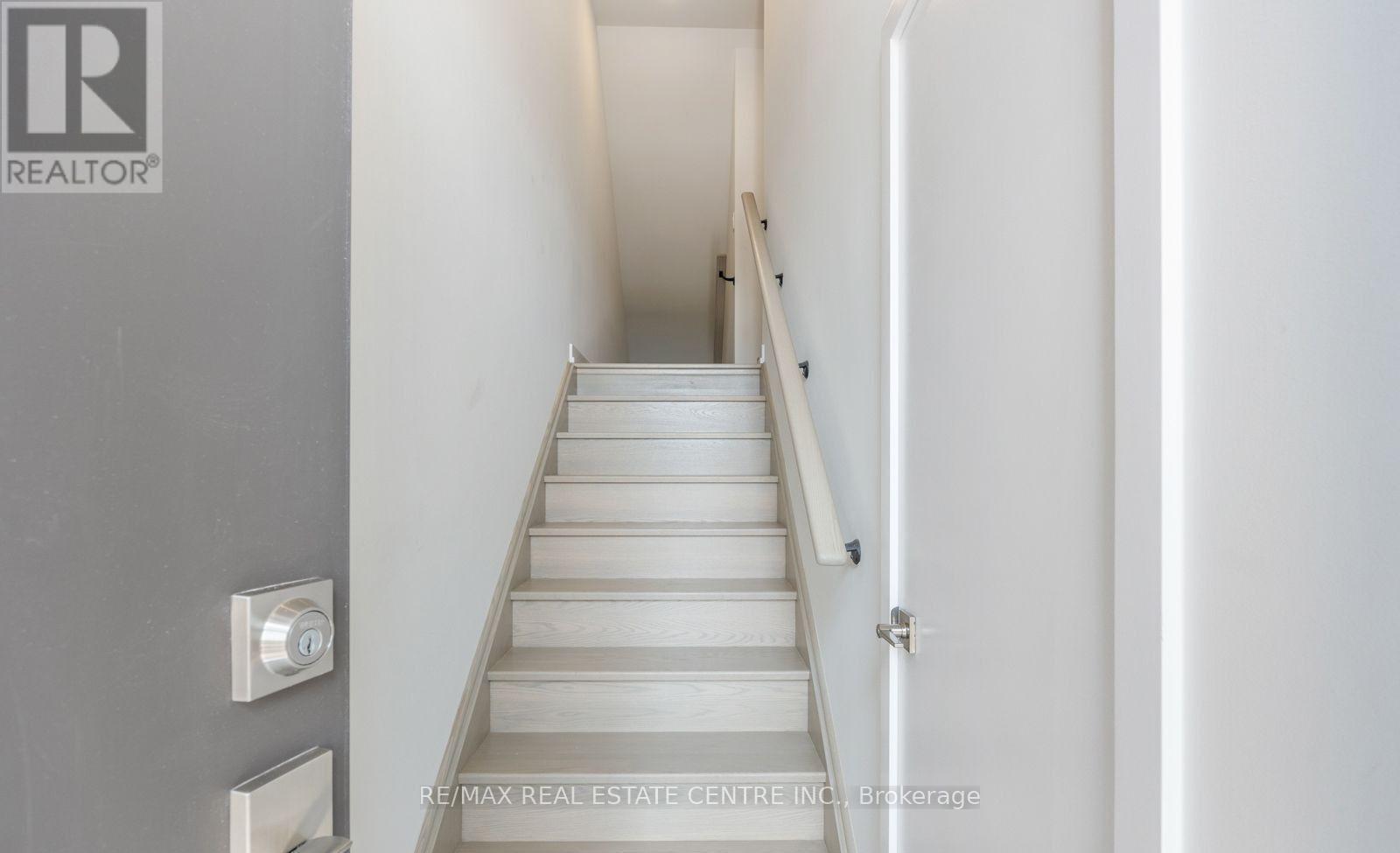 1357 Shevchenko Boulevard, Oakville, Ontario  L6M 4L8 - Photo 3 - W12559838