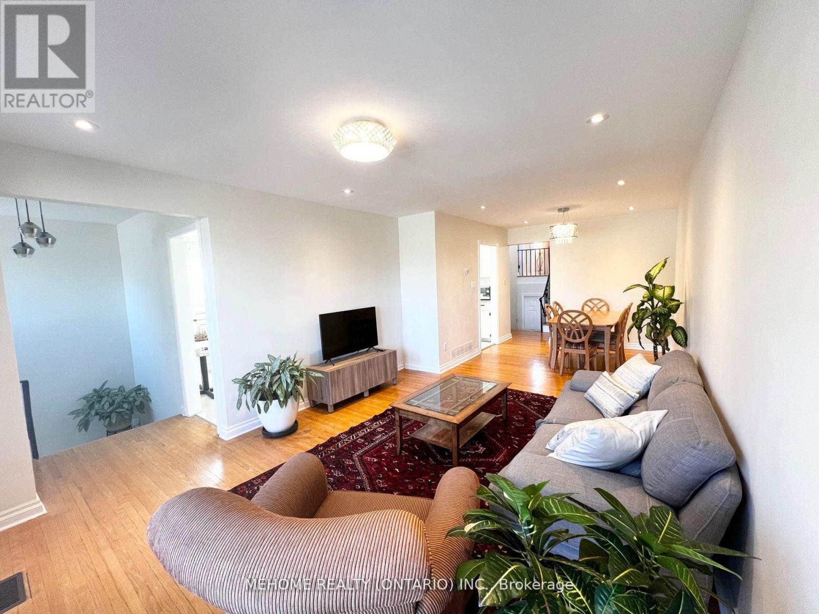 Upper - 126 Edmonton Drive, Toronto, Ontario  M2J 3X1 - Photo 3 - C12560168