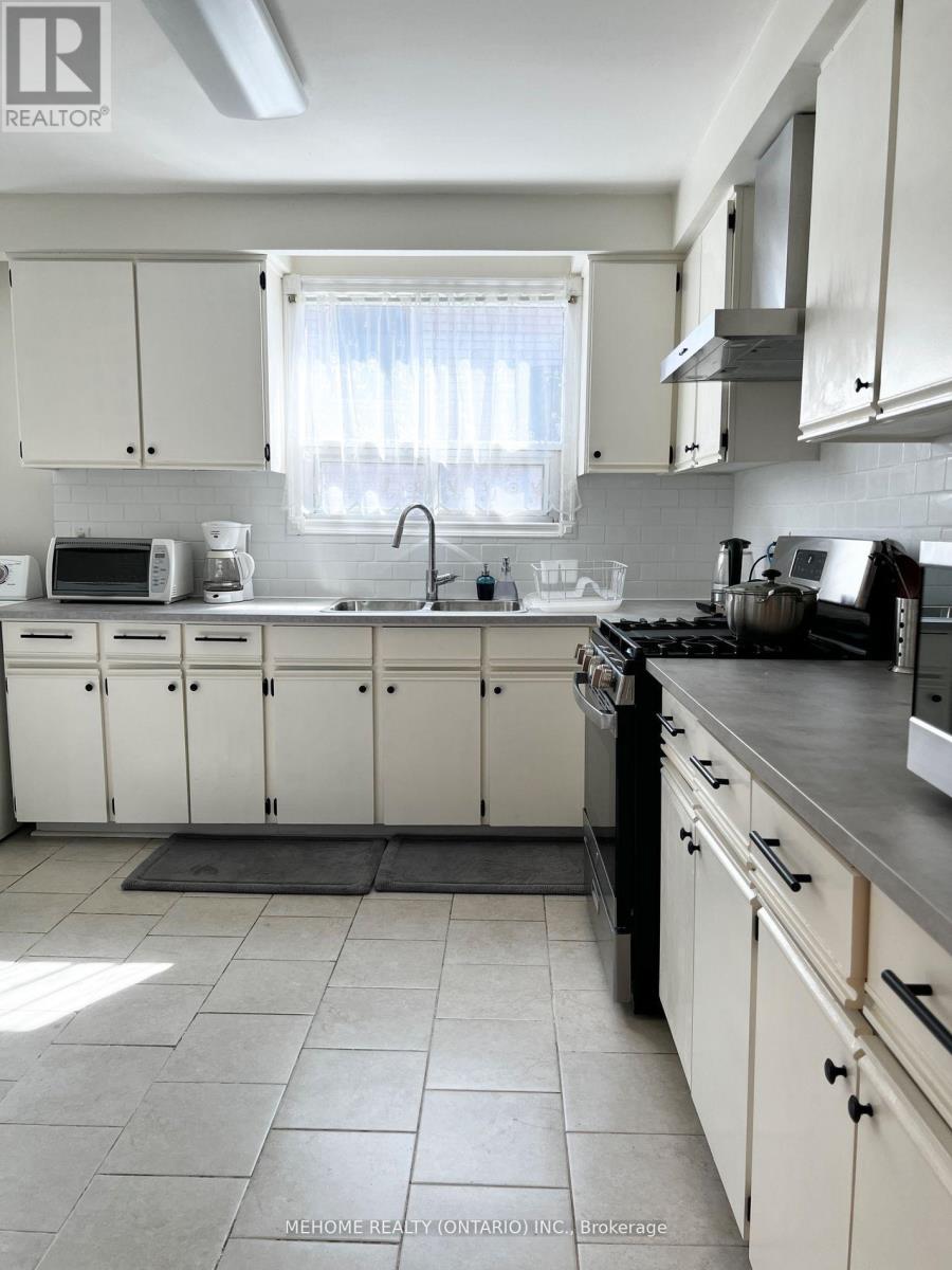 Upper - 126 Edmonton Drive, Toronto, Ontario  M2J 3X1 - Photo 5 - C12560168