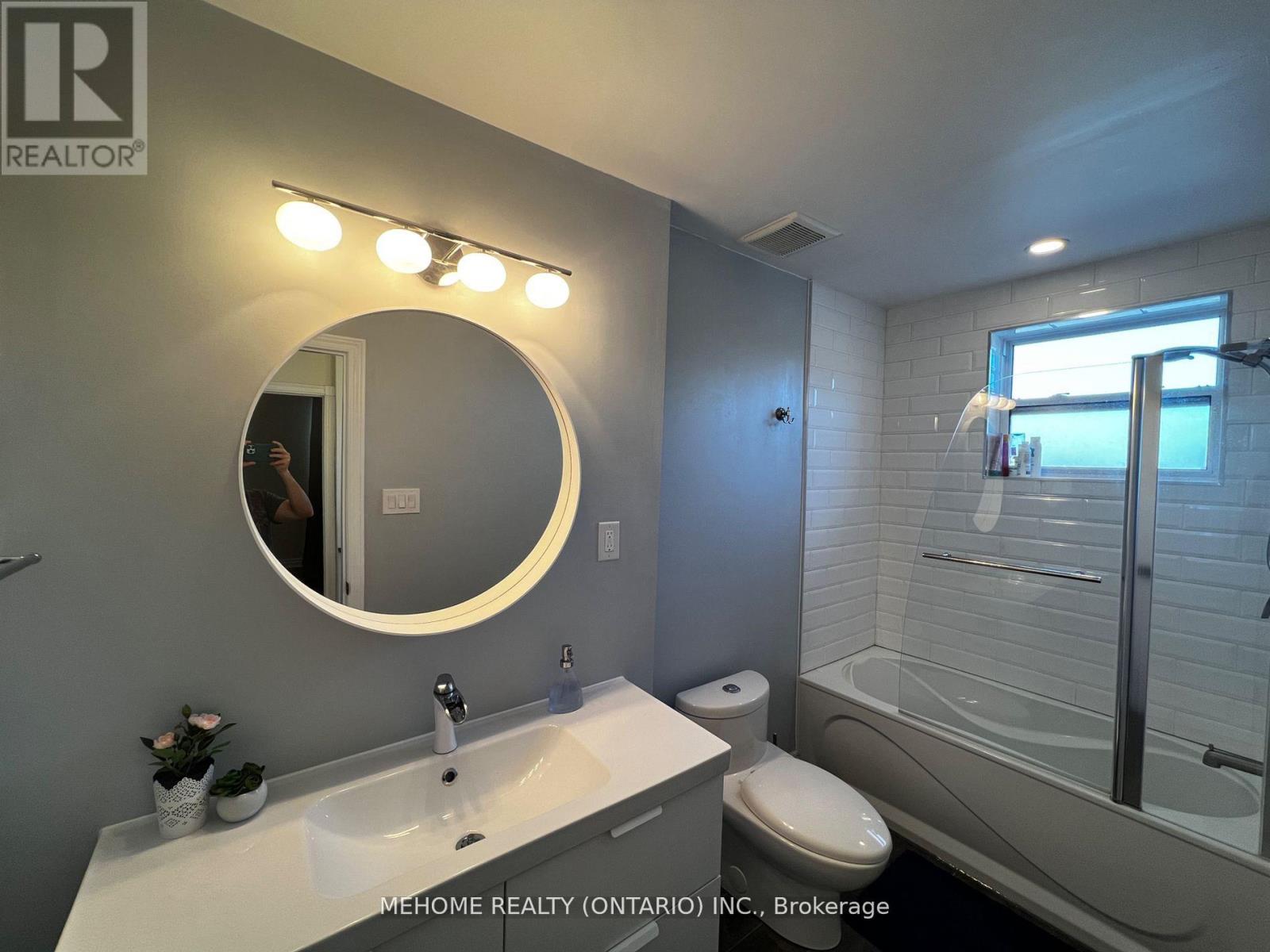 Upper - 126 Edmonton Drive, Toronto, Ontario  M2J 3X1 - Photo 8 - C12560168