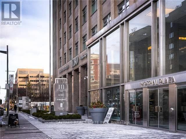 425 - 111 St Clair Avenue W, Toronto, Ontario  M4V 1N5 - Photo 4 - C12560214