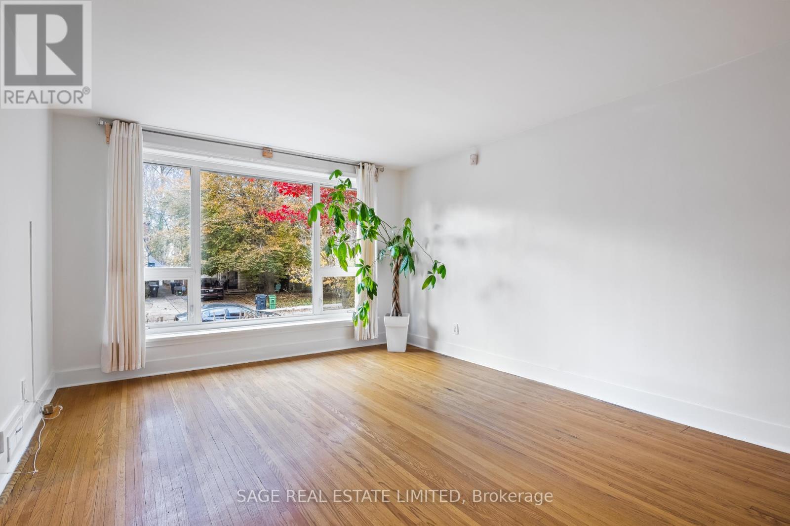 27 Peveril Hill N, Toronto, Ontario  M6C 3A9 - Photo 13 - C12560240