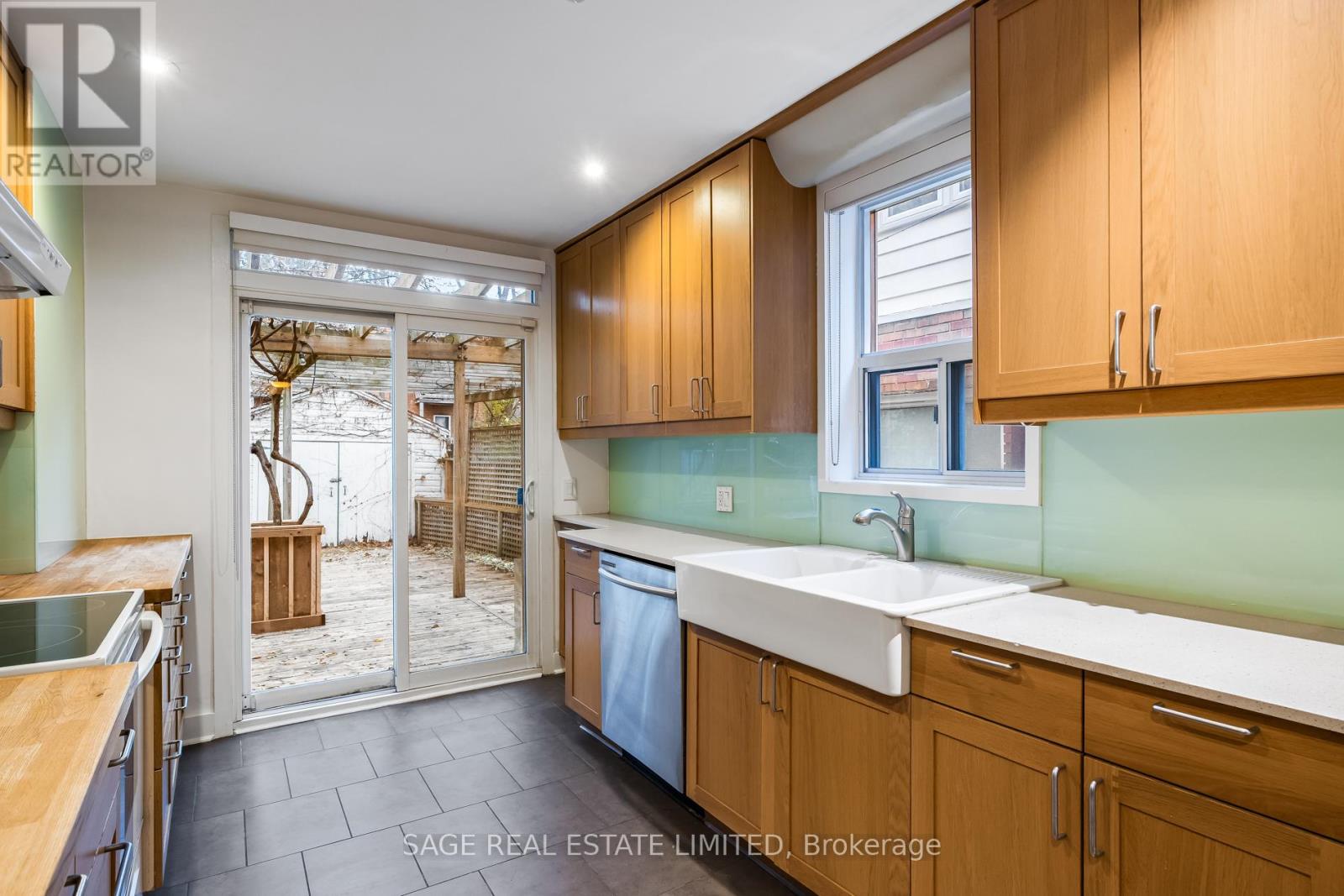 27 Peveril Hill N, Toronto, Ontario  M6C 3A9 - Photo 17 - C12560240